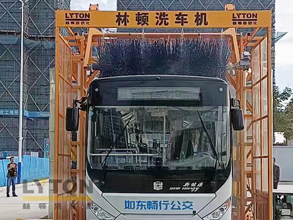 江蘇如東公交選擇林頓通過式大巴洗車機(jī) 一鍵啟動自動清洗