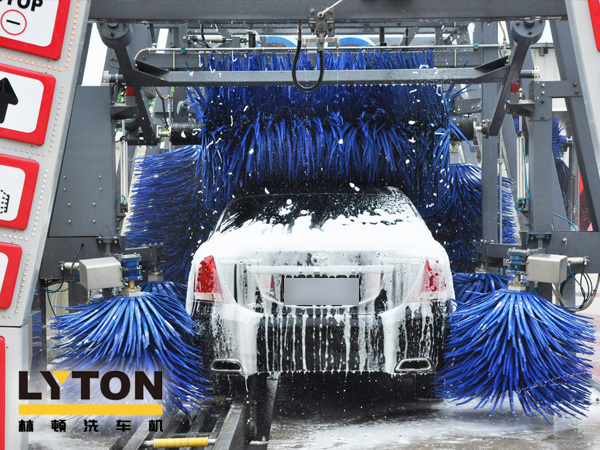 001型高泡洗車液，超潤滑高泡洗車液，高效、環(huán)保、超濃縮，林頓電腦洗車機專用。